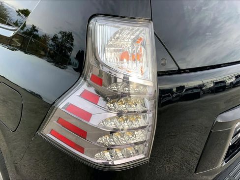 Used 2019 Lexus GX 460 image 27