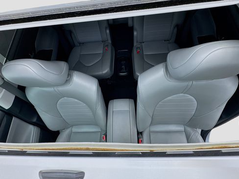 Used 2022 Toyota Highlander XLE FWD image 14