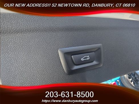 Used 2023 BMW iX xDrive50 w/ Sport Package AWD/4WD image 5