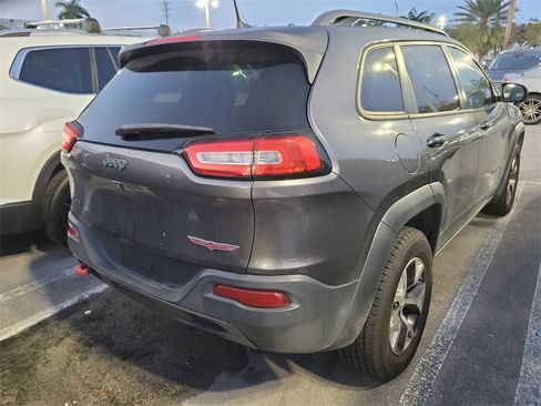 Used 2018 Jeep Cherokee Trailhawk image 9