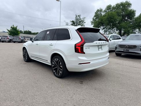 Certified 2025 Volvo XC90 B5 Plus AWD/4WD image 4
