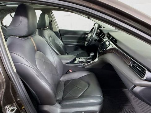 Used 2019 Toyota Camry XLE image 29