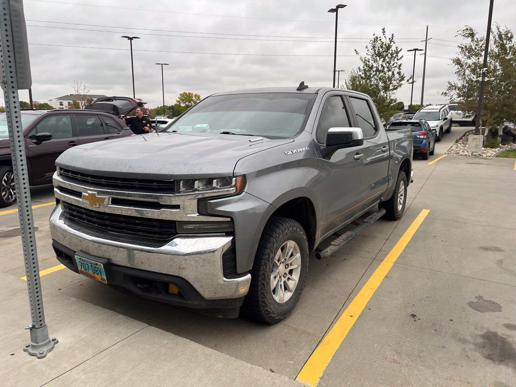 Used 2021 Chevrolet Silverado 1500 LT AWD/4WD image 2