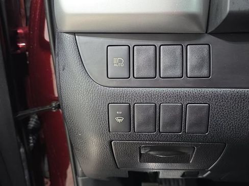 Used 2019 Toyota Highlander LE AWD/4WD image 24