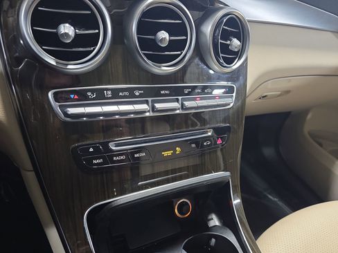 Used 2017 Mercedes-Benz GLC 300 4MATIC image 24