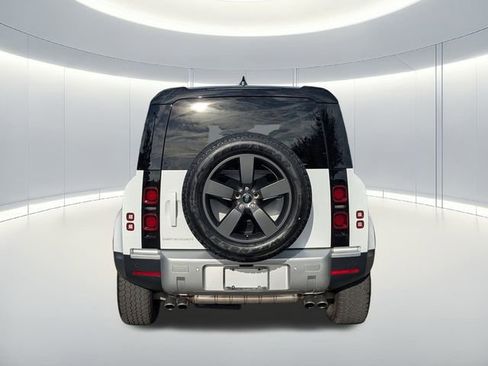 Used 2024 Land Rover Defender 110 SE image 6