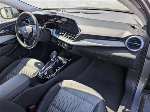 Used 2025 Chevrolet Trax LT image 20