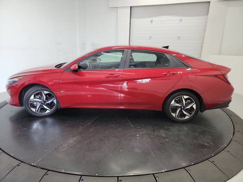 Used 2023 Hyundai Elantra SEL w/ Convenience Package FWD image 4