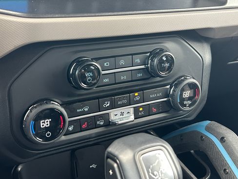 Used 2024 Ford Bronco Wildtrak image 18