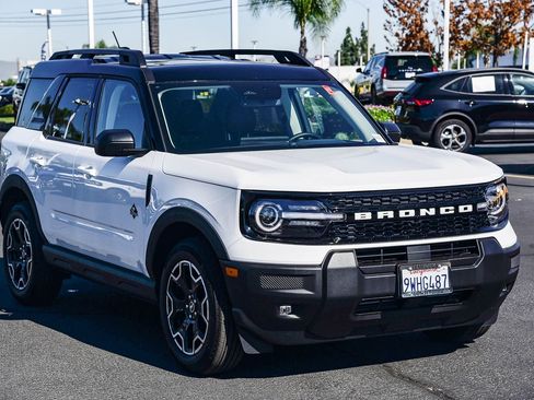 Used 2025 Ford Bronco Sport Outer Banks image 3