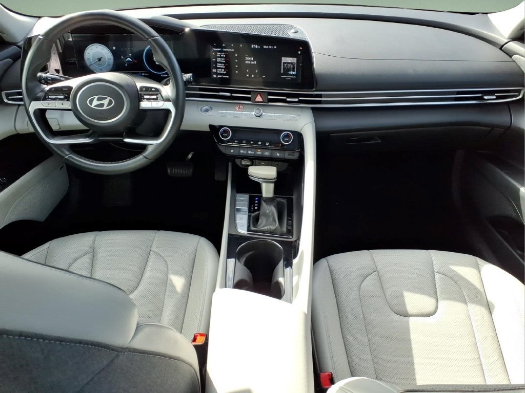 Used 2025 Hyundai Elantra Limited FWD image 12