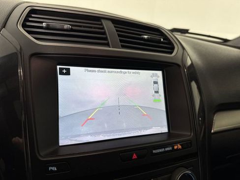 Used 2018 Ford Explorer XLT w/ Equipment Group 202A image 7