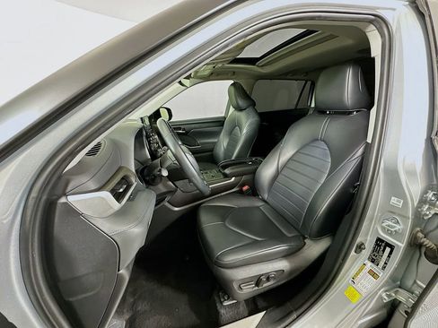 Used 2022 Toyota Highlander XLE image 20