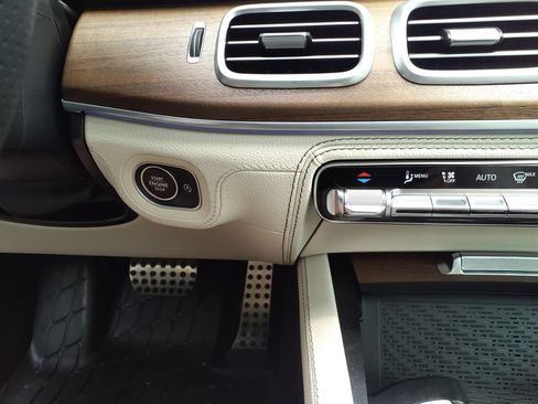 Certified 2024 Mercedes-Benz GLS 580 4MATIC image 37