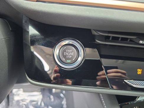 Certified 2025 Buick Envision Sport Touring AWD/4WD image 27