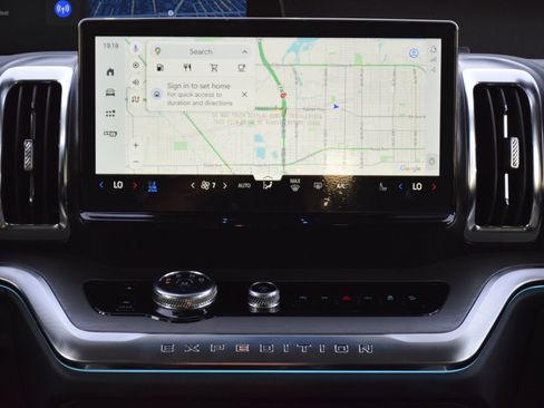 New 2025 Ford Expedition Platinum w/ Driver's Package image 11