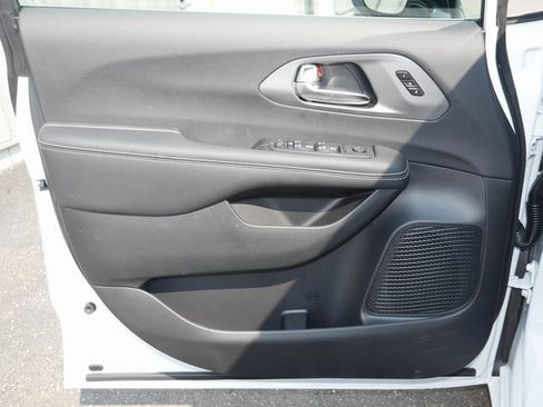 New 2026 Chrysler Pacifica Select image 14