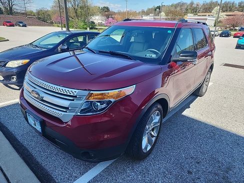 Used 2015 Ford Explorer XLT w/ Equipment Group 202B image 2