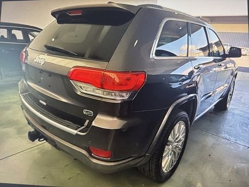 Used 2018 Jeep Grand Cherokee Overland w/ Jeep Active Safety Group image 2