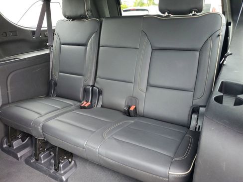 Used 2021 GMC Yukon XL SLT w/ SLT Premium Package AWD/4WD image 11