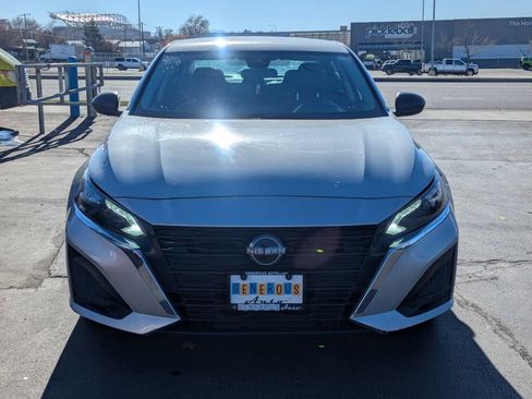 Used 2024 Nissan Altima 2.5 SV FWD image 10