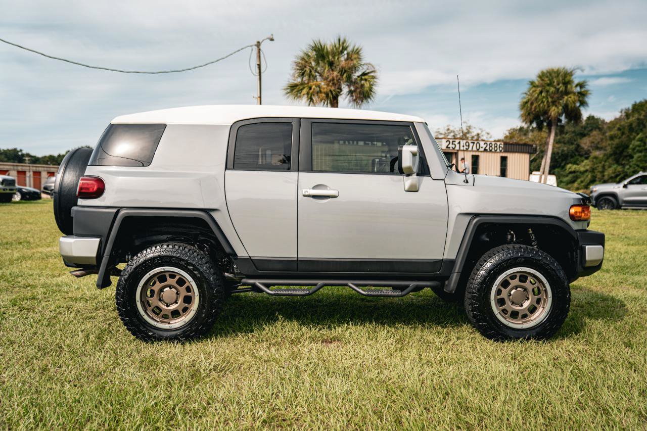 Used 2014 Toyota FJ Cruiser 4WD w/ Convenience Package image 7