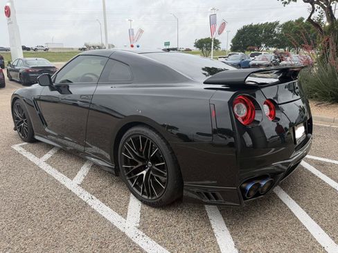 Used 2020 Nissan GT-R Premium w/ Premium Interior Package image 6