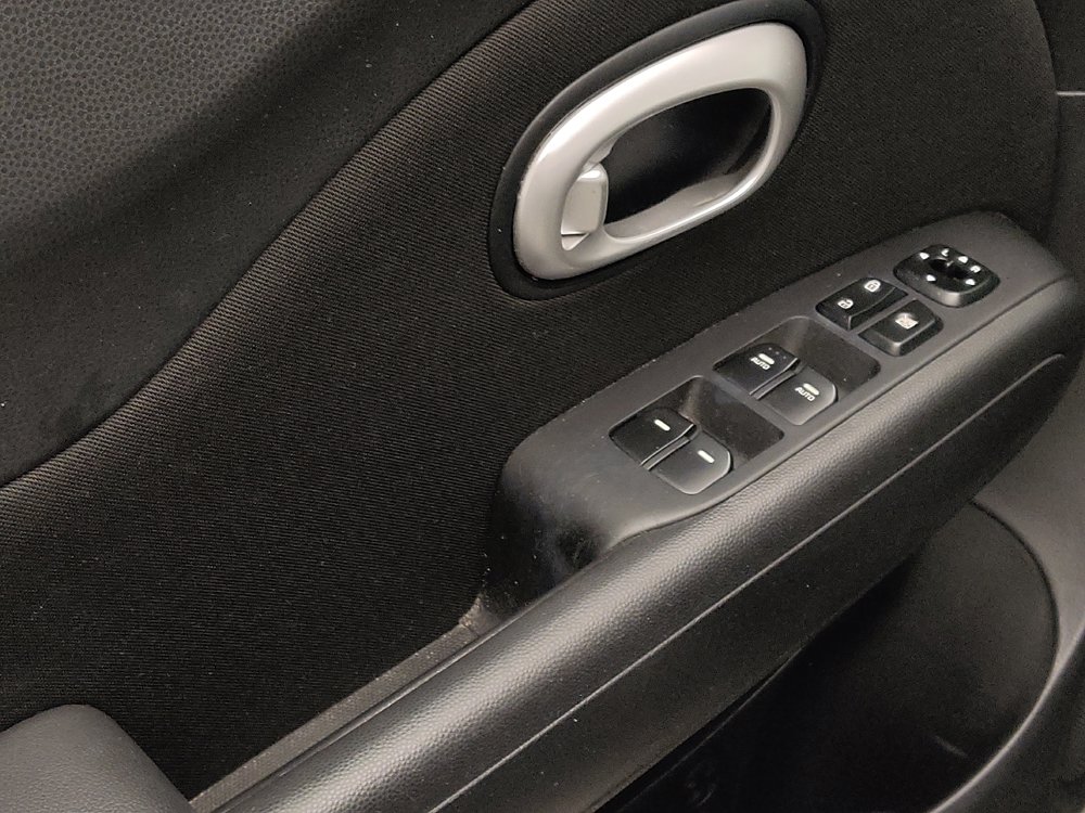 Used 2016 Kia Soul + FWD image 27