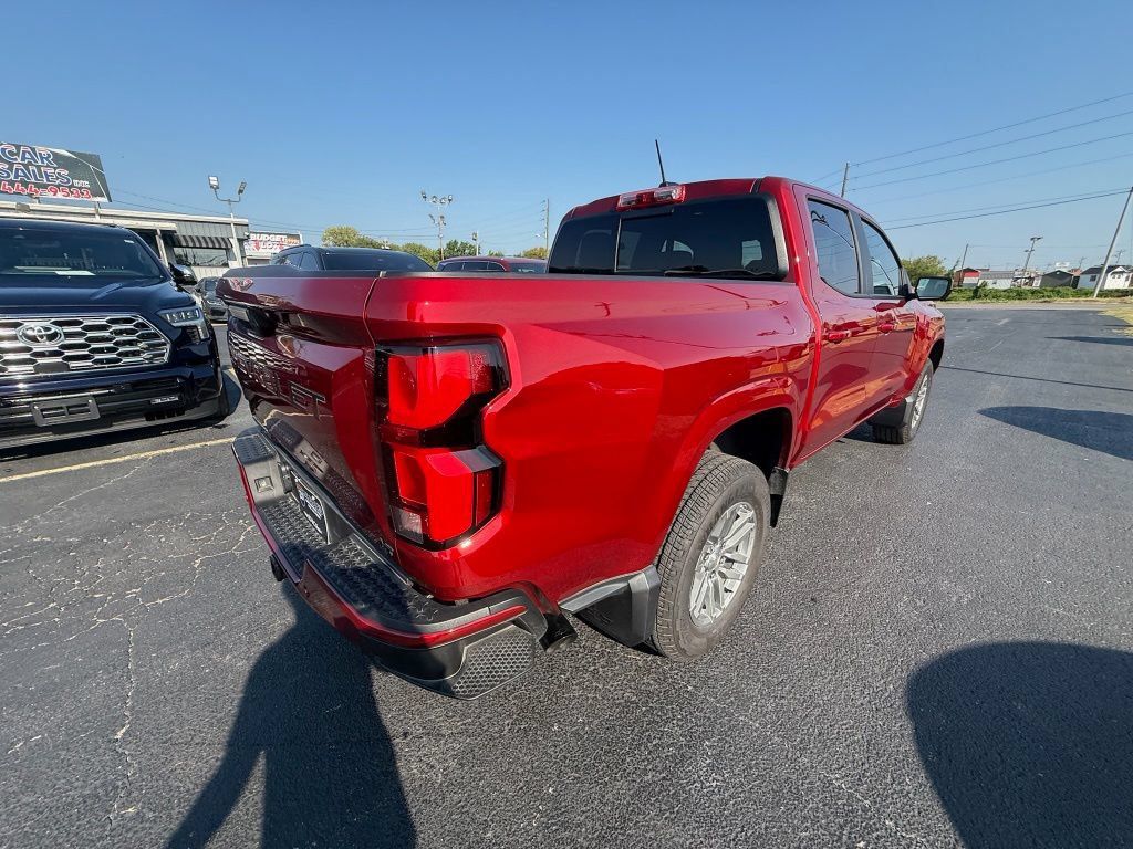 Used 2024 Chevrolet Colorado LT w/ LT Convenience Package III RWD image 3