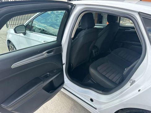 Used 2020 Ford Fusion SE image 11