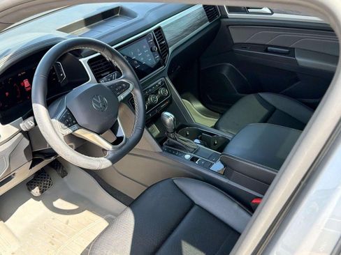 Used 2023 Volkswagen Atlas Cross Sport SE FWD image 4