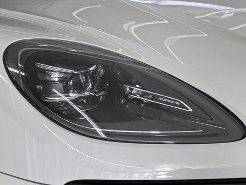 Used 2023 Porsche Macan AWD/4WD image 12