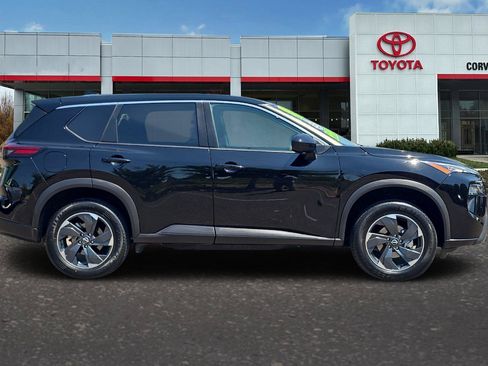 Used 2024 Nissan Rogue SV AWD/4WD image 3