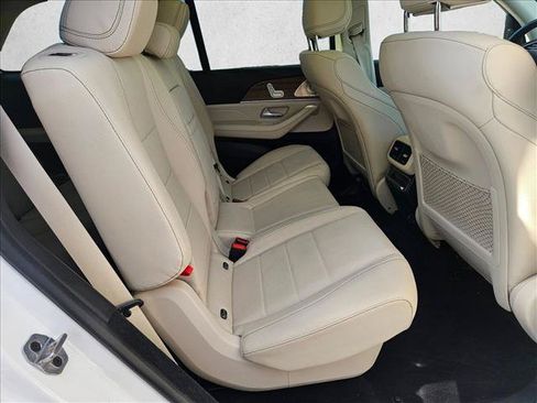 Used 2025 Mercedes-Benz GLS 450 4MATIC image 23