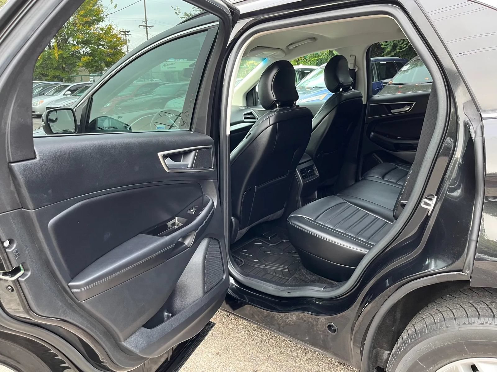Used 2015 Ford Edge SEL w/ Equipment Group 201A AWD/4WD image 16