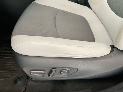 Used 2021 Toyota RAV4 XLE AWD/4WD image 12