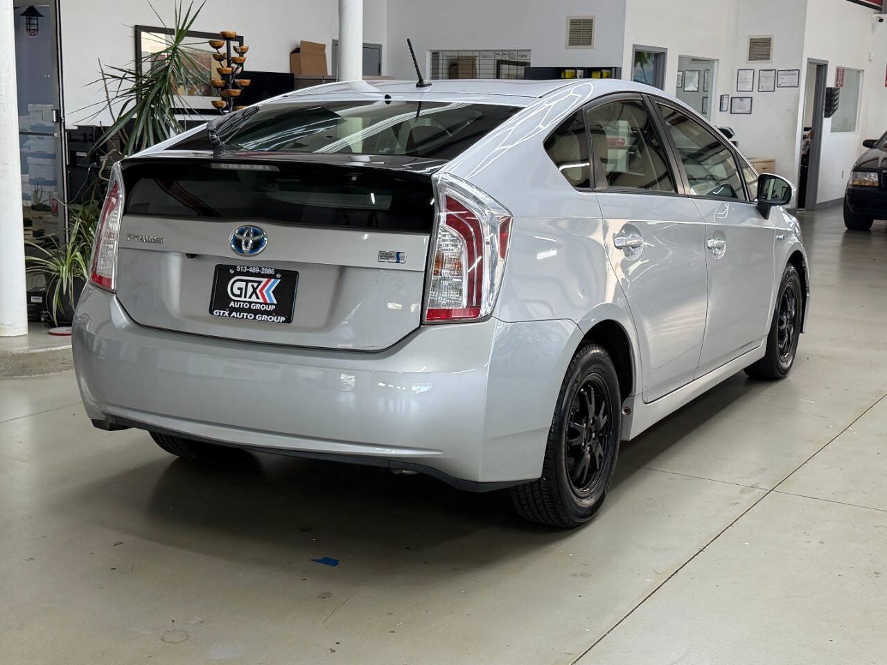 Used 2015 Toyota Prius Two FWD image 2