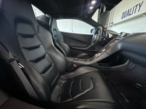 Used 2015 McLaren 650S Spider image 25