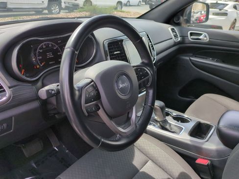 Used 2022 Jeep Grand Cherokee Laredo E AWD/4WD image 18