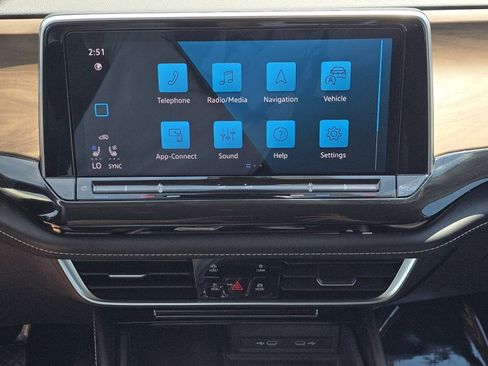 Used 2024 Volkswagen Atlas SE FWD image 25
