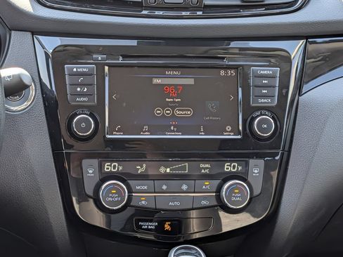 Used 2022 Nissan Rogue Sport SV FWD image 16