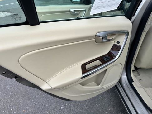 Used 2015 Volvo S60 T5 Platinum image 54