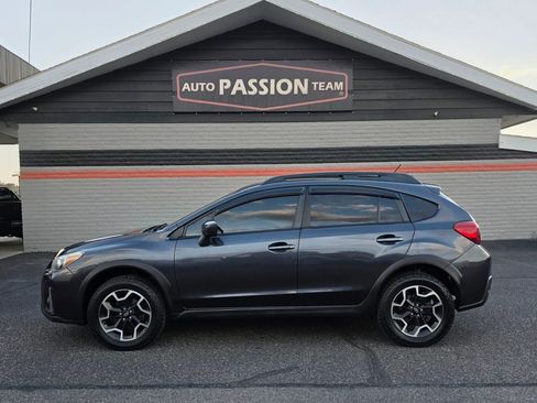 Used 2017 Subaru Crosstrek 2.0i AWD/4WD image 2