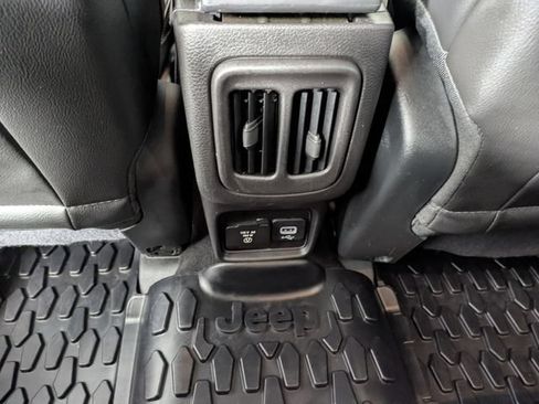 Used 2019 Jeep Compass Latitude AWD/4WD image 27