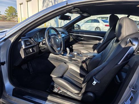 Used 2018 BMW 430i Convertible image 23