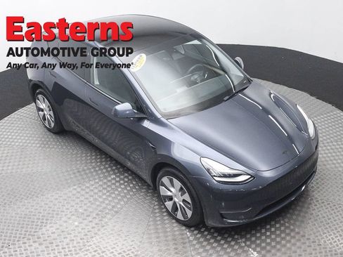 Used 2023 Tesla Model Y Long Range AWD/4WD image 3