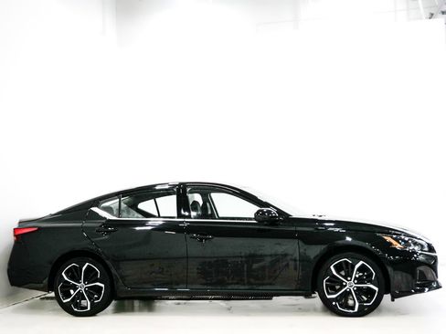 Used 2025 Nissan Altima 2.5 SR FWD image 4