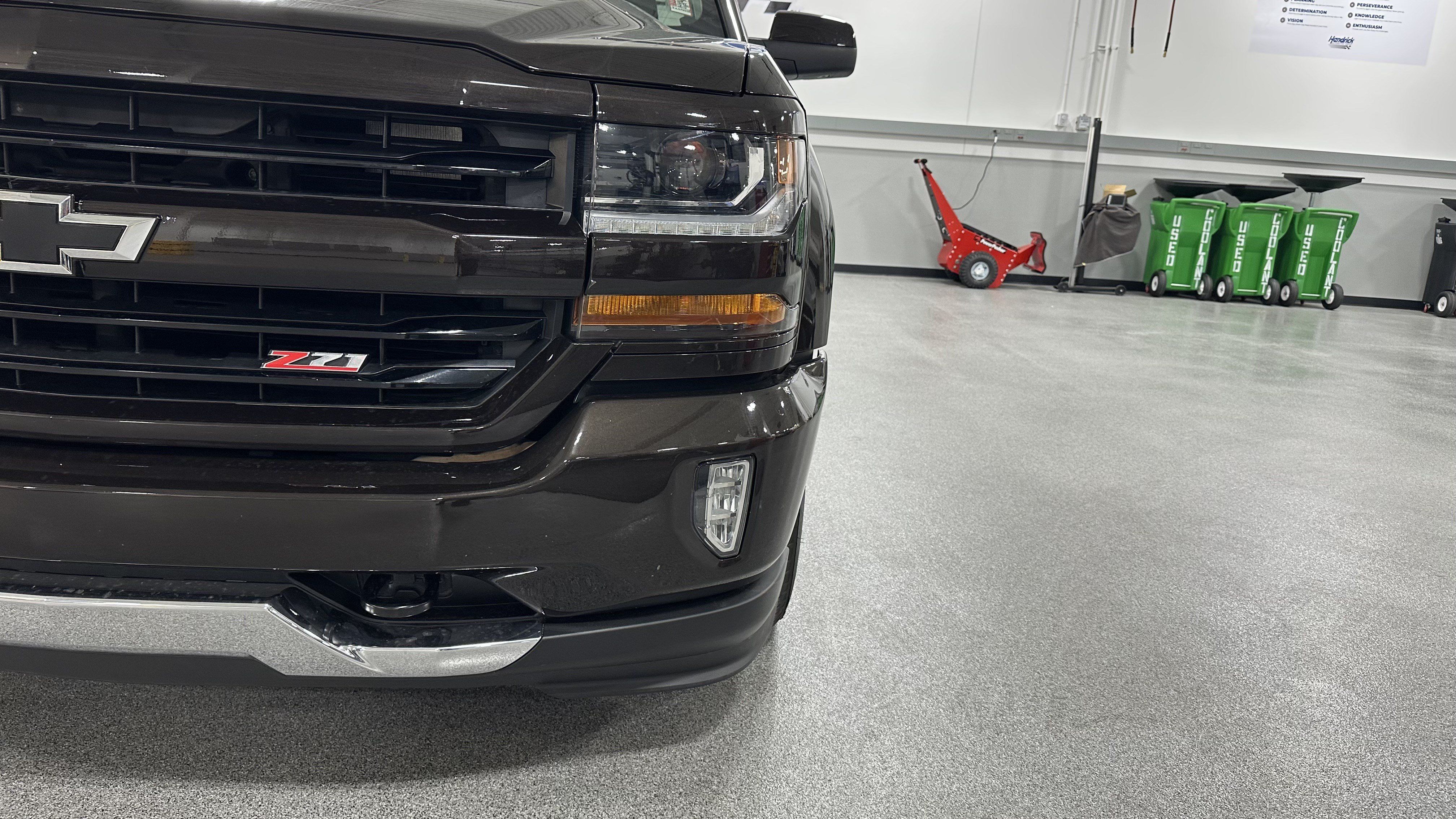 Used 2018 Chevrolet Silverado 1500 LT w/ LT Convenience Package AWD/4WD image 2