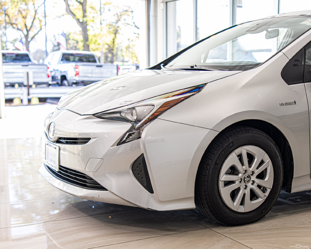 Used 2017 Toyota Prius Two FWD image 4