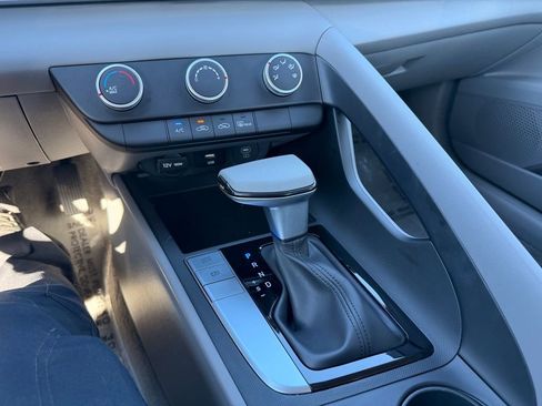 Used 2024 Hyundai Elantra SE image 19